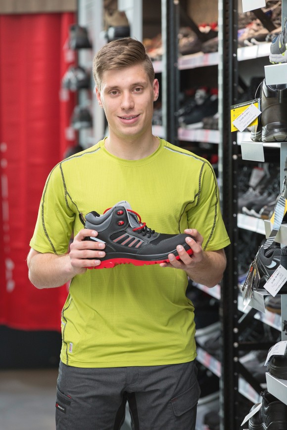 Güvenlik ayakkabıları stokta yerinde